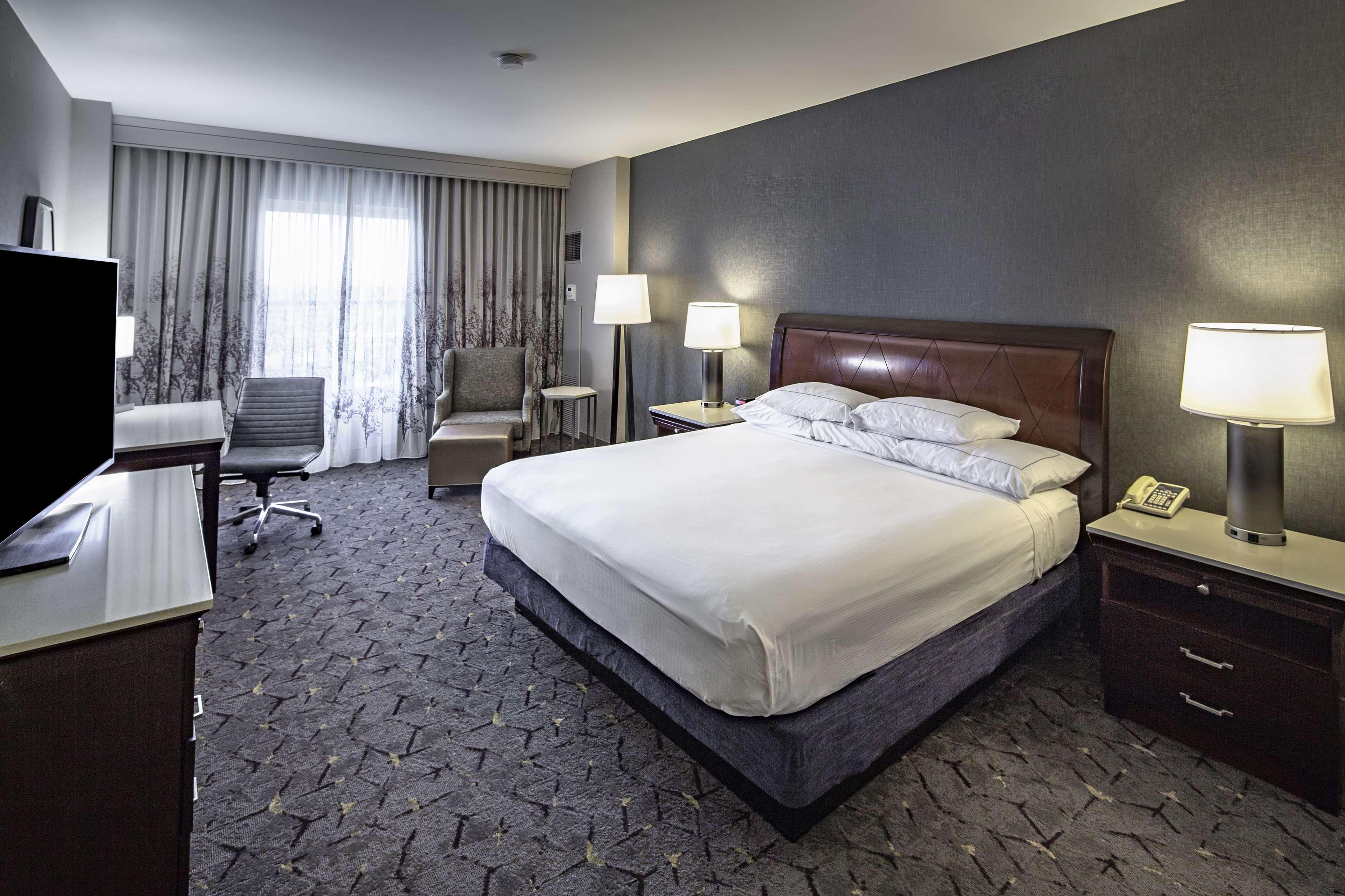 Doubletree By Hilton Modesto Hotel Exterior photo