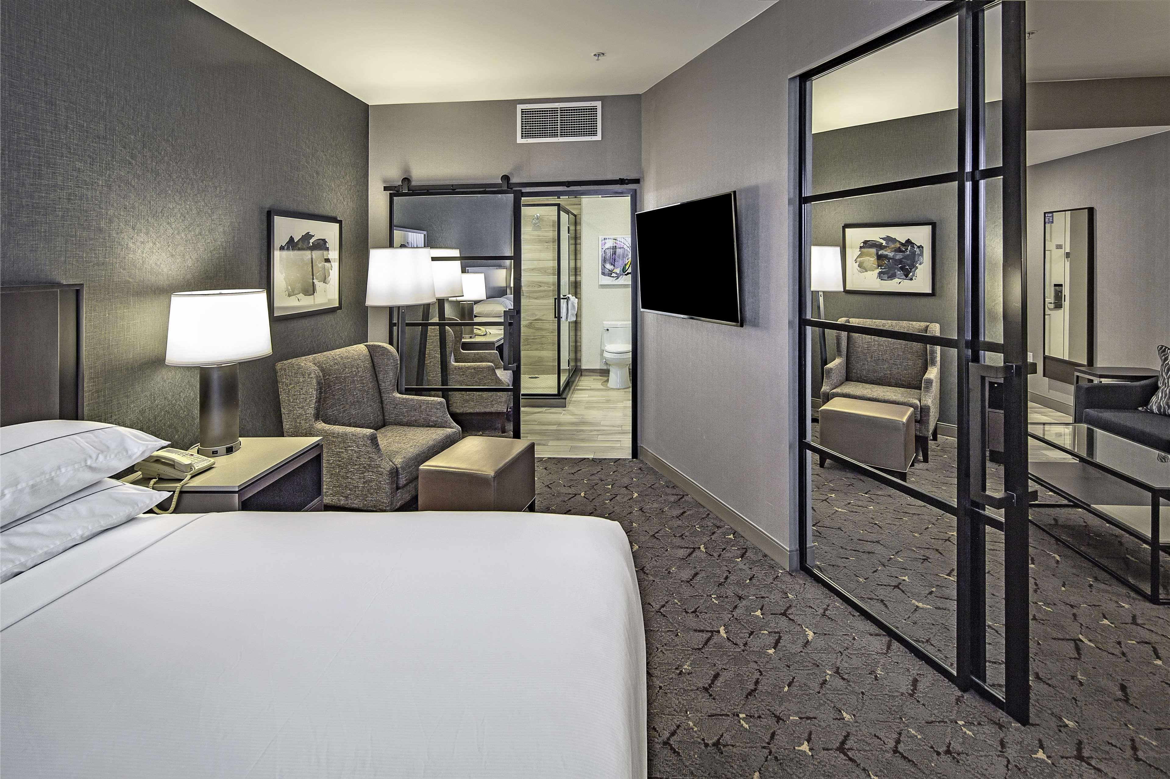 Doubletree By Hilton Modesto Hotel Exterior photo