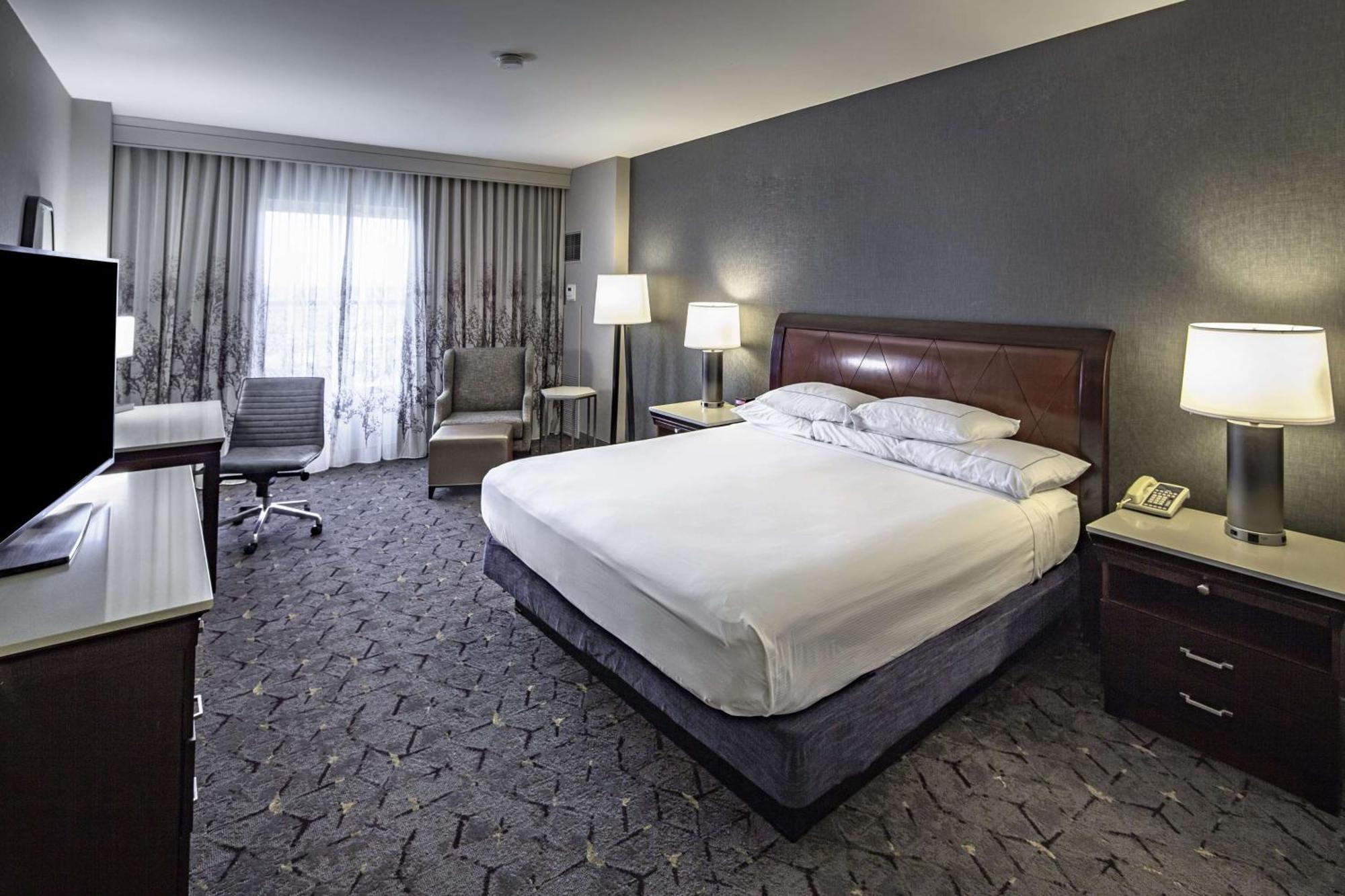 Doubletree By Hilton Modesto Hotel Exterior photo
